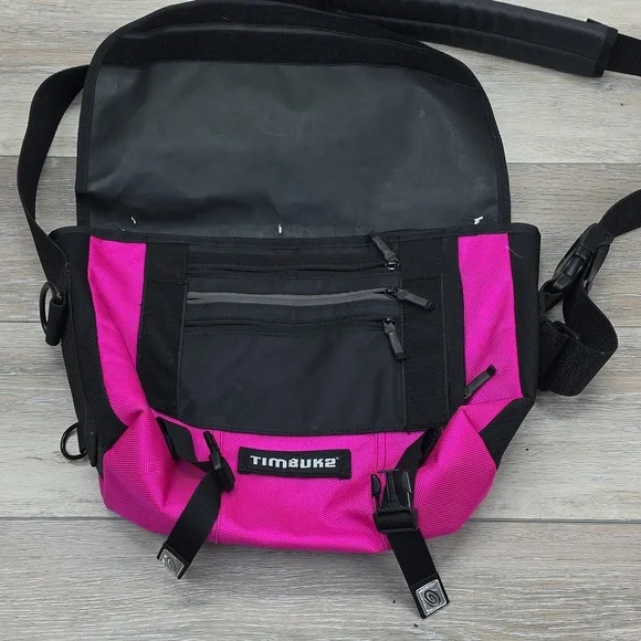 Timbuk2 Classic Messenger Bag - Raspberry Pink & Black - Waterproof Tech Carry - Picture 4 of 16
